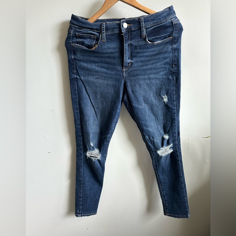 GAP 1969 womens sz 29 10r destroyed legging Jean